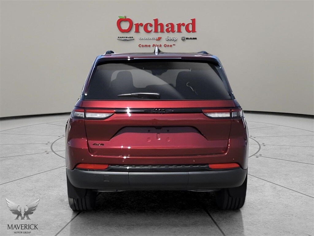 2025 Jeep Grand Cherokee Altitude photo 3