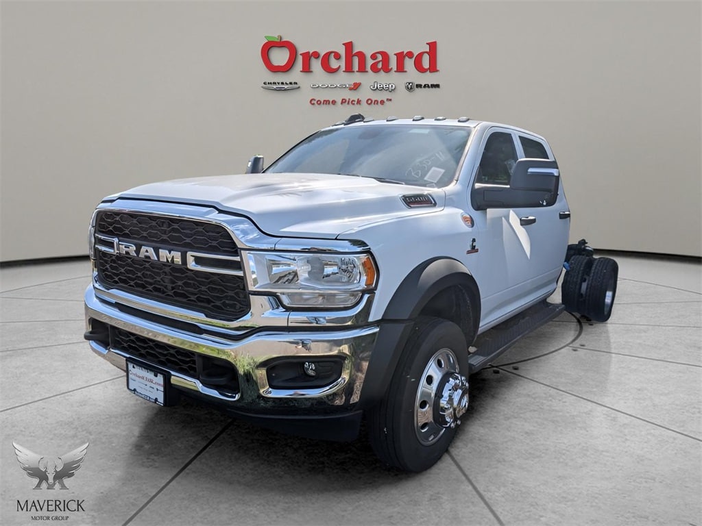 2024 Bright White Ram 5500 Chassis Cab 5500 TRADESMAN CHASSIS CREW CAB 4X4 60' CA Truck