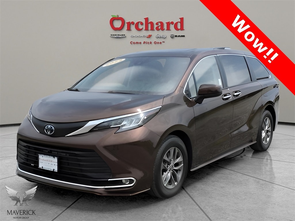 Used 2022 Toyota Sienna XLE Minivan/Van