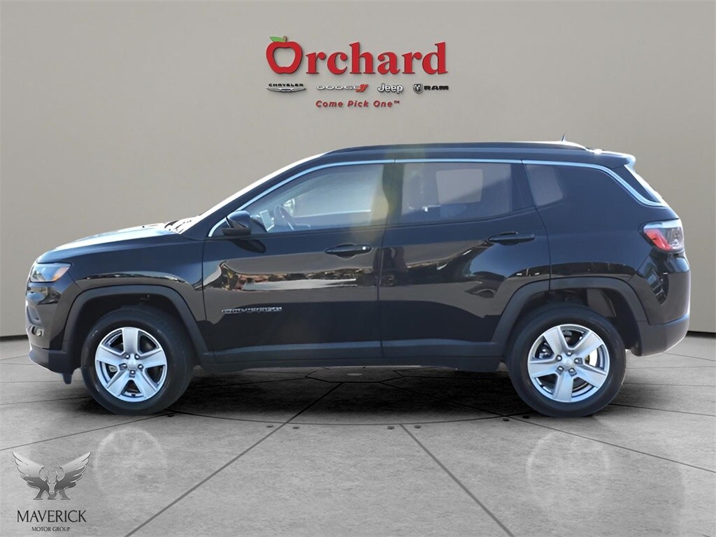 2022 Jeep Compass Latitude photo 2