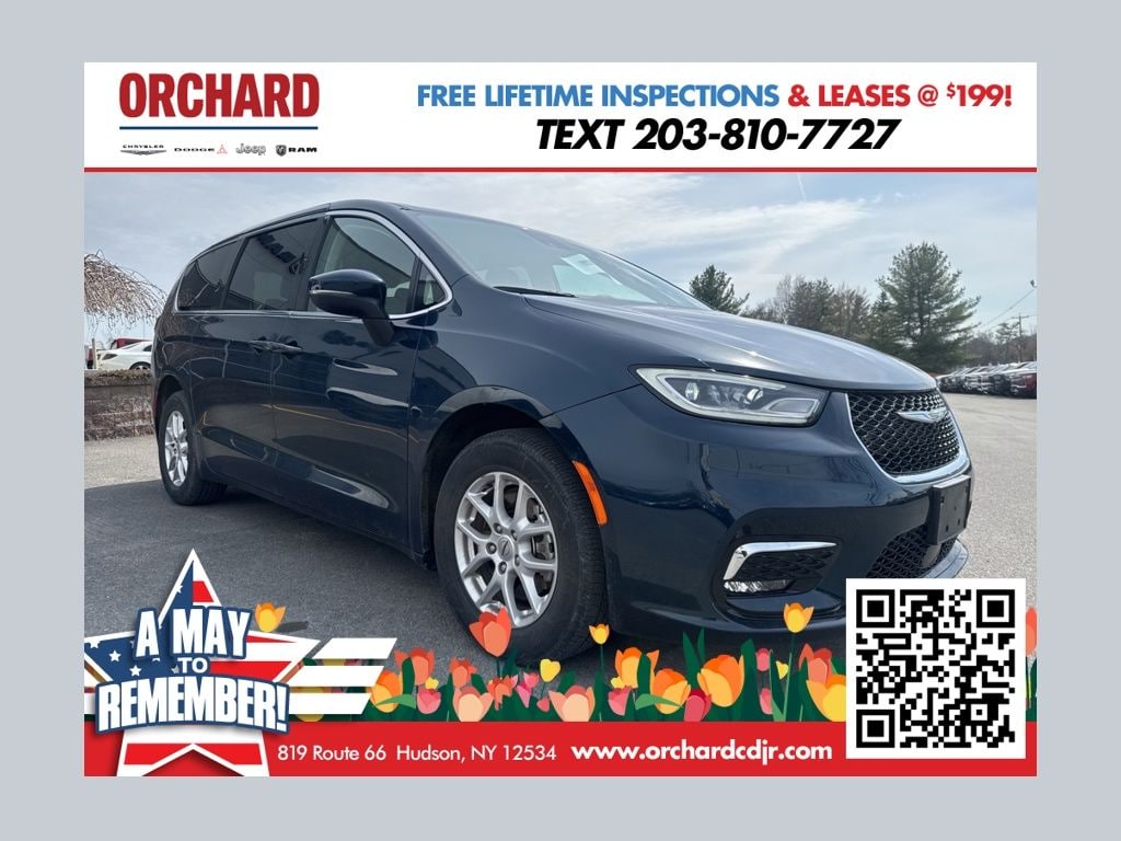 2023 Chrysler Pacifica Touring L's photo