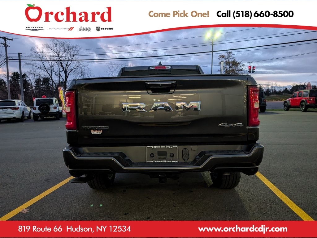 New 2025 Ram 1500 BIG HORN CREW CAB 4X4 5'7 BOX Pickup