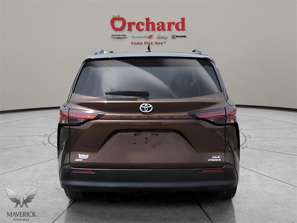 2022 Toyota Sienna XLE photo 4