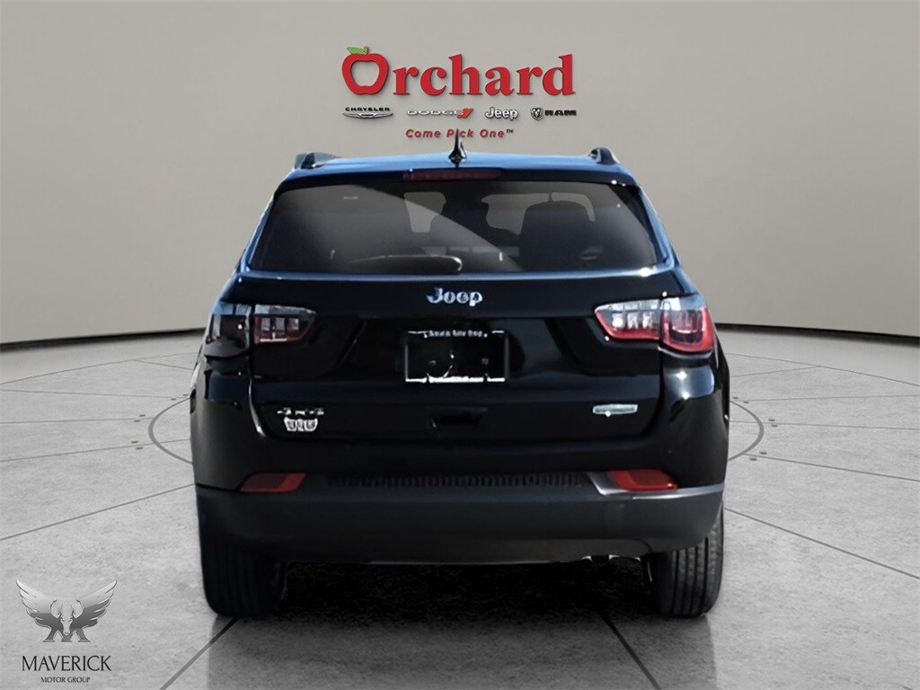2022 Jeep Compass Latitude photo 4