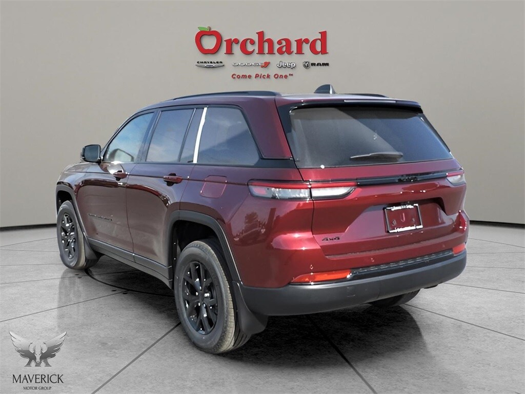 2025 Jeep Grand Cherokee Altitude photo 3