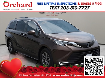 2022 Toyota Sienna XLE Minivan/Van