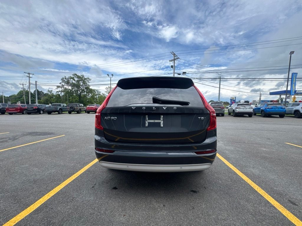 Used 2022 Volvo XC90 T5 Momentum SUV