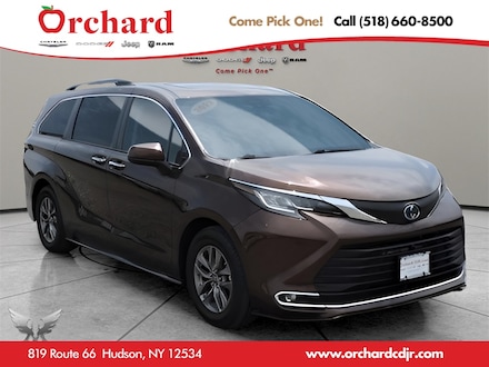 2022 Toyota Sienna XLE Minivan/Van