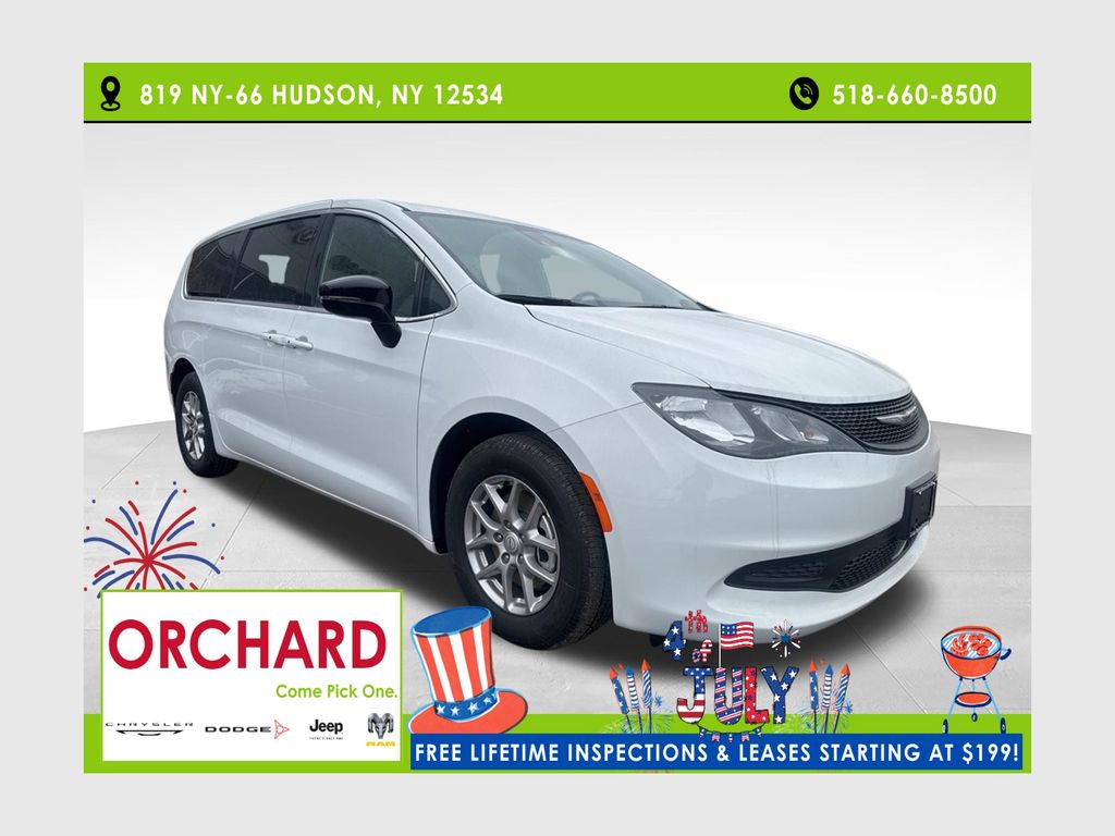 2026 Chrysler Voyager LX's photo