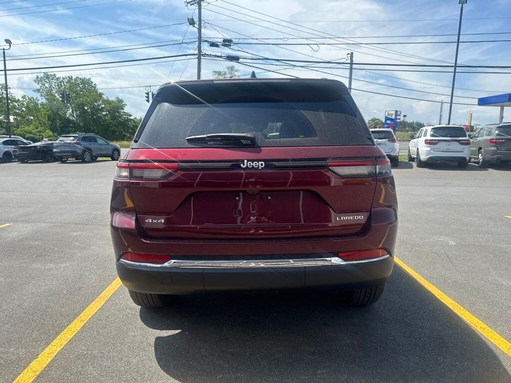 New 2026 Jeep Grand Cherokee LAREDO 4X4 Sport Utility