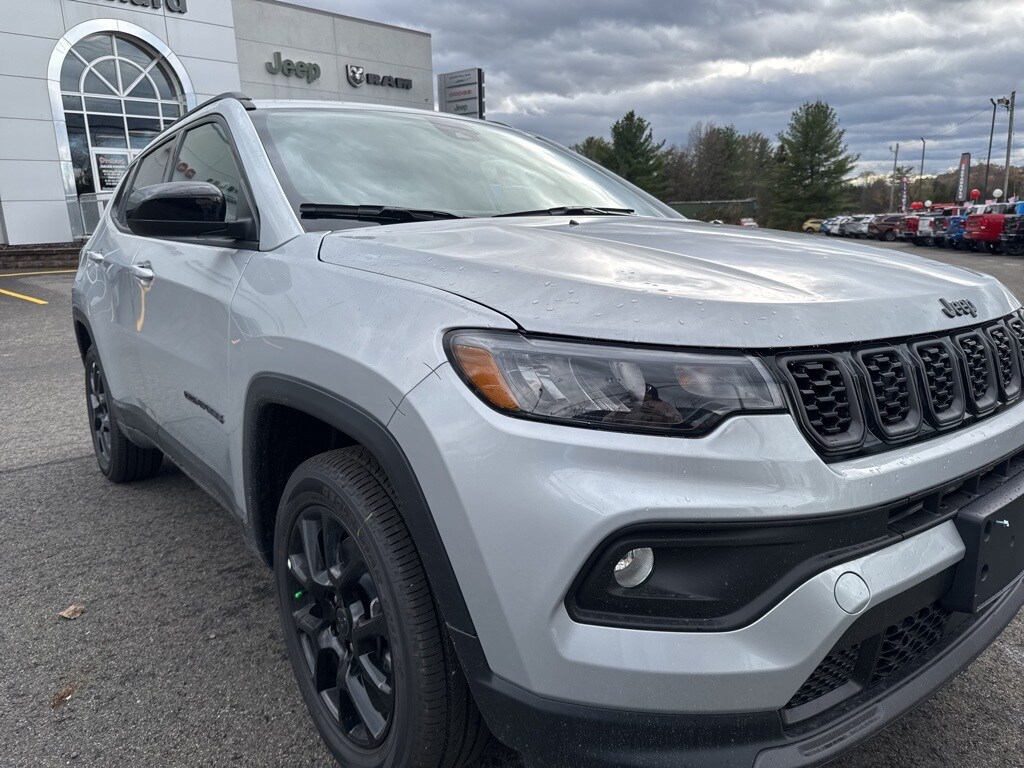 2026 Jeep Compass Latitude Altitude photo 3