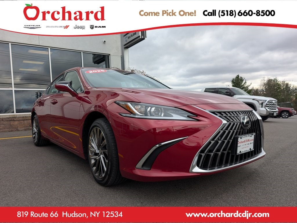 2025 Lexus ES Hybrid 300h Luxury's photo