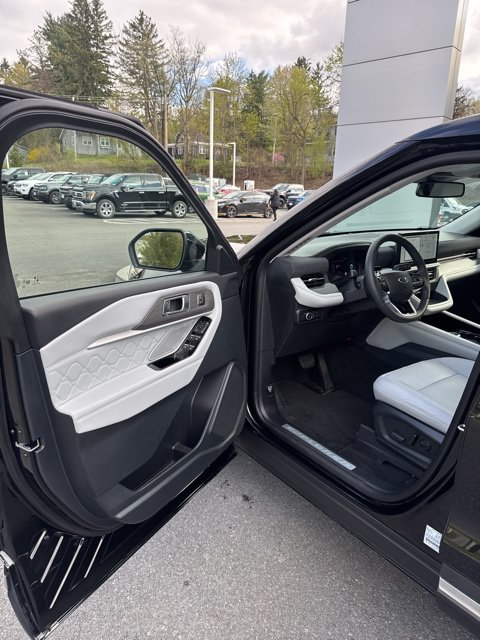 2026 Ford Explorer Platinum - Photo 13