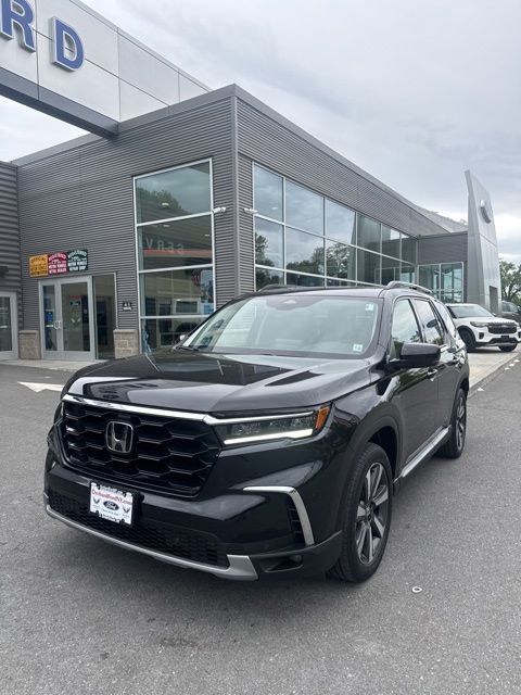 2023 Honda Pilot Touring AWD's photo