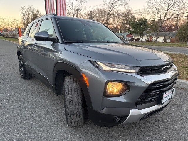 2021 Chevrolet Trailblazer LT photo 2