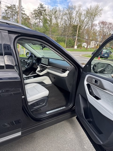 2026 Ford Explorer Platinum - Photo 17
