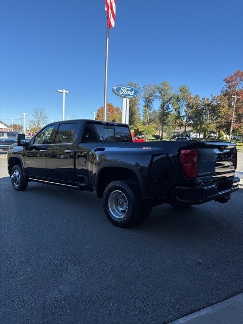 2021 Chevrolet Silverado 3500HD High Country photo 3
