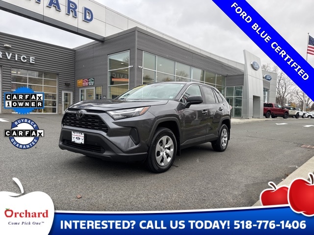 2023 Toyota RAV4 LE's photo