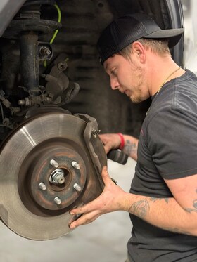 Staff member Chris Simone from ID_78a7e7