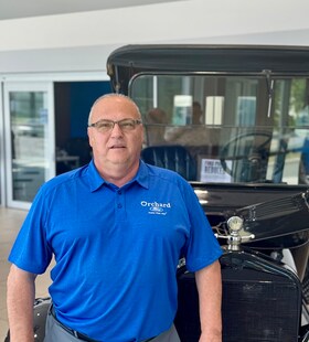 Staff member Mike Ragozzino from ID_089dbc