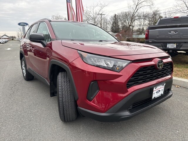 2021 Toyota RAV4 LE photo 2