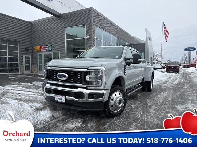 2025 Ford F-450 Super Duty Lariat's photo