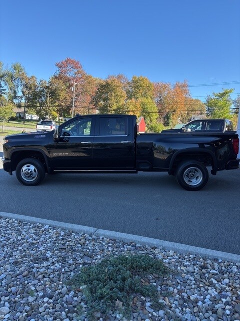 2021 Chevrolet Silverado 3500HD High Country photo 2