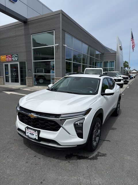 2024 Chevrolet Trax LT's photo