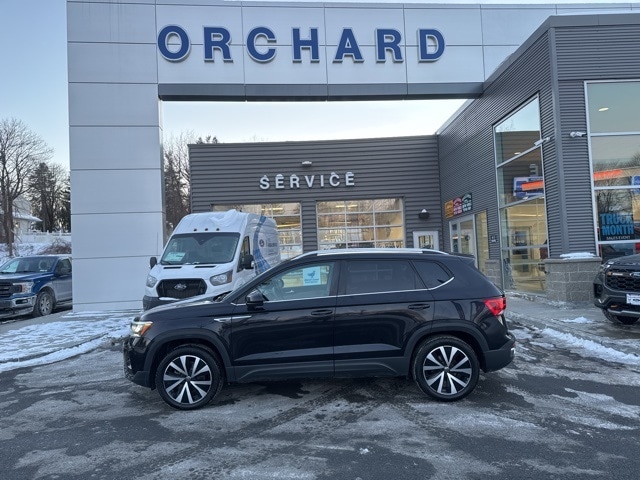 Used 2022 Volkswagen Taos SE with VIN 3VVLX7B27NM034359 for sale in East Greenbush, NY