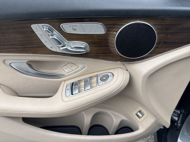 2021 Mercedes-Benz GLC GLC300 - Photo 11