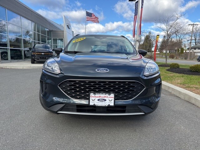 2022 Ford Escape SE photo 2
