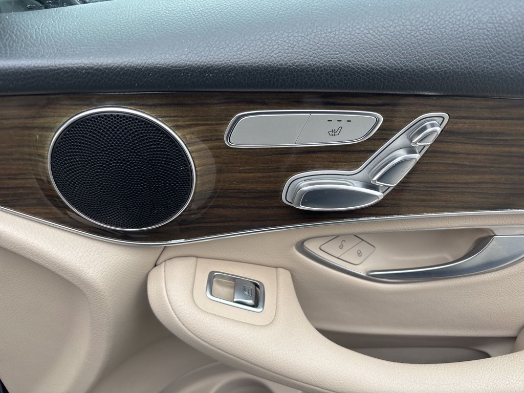 2021 Mercedes-Benz GLC GLC300 - Photo 28