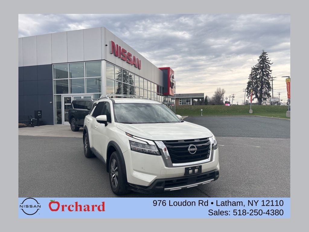 2023 Nissan Pathfinder SL