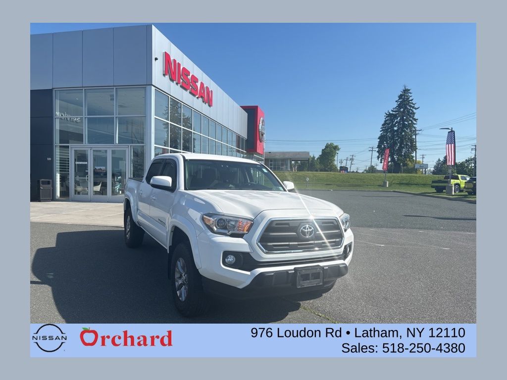 2017 Toyota Tacoma SR5 Double Cab 4x4 V6 Auto Short Bed's photo