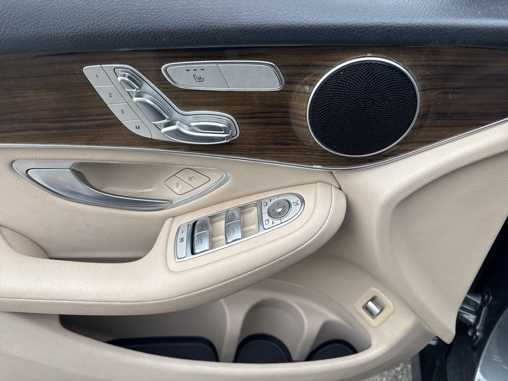 2021 Mercedes-Benz GLC GLC300 - Photo 10
