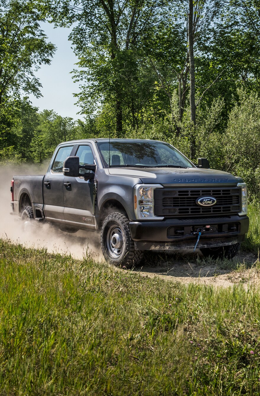 2025-Ford-F250-XL-CrewCab-Truck-L01%20(1).jpg
