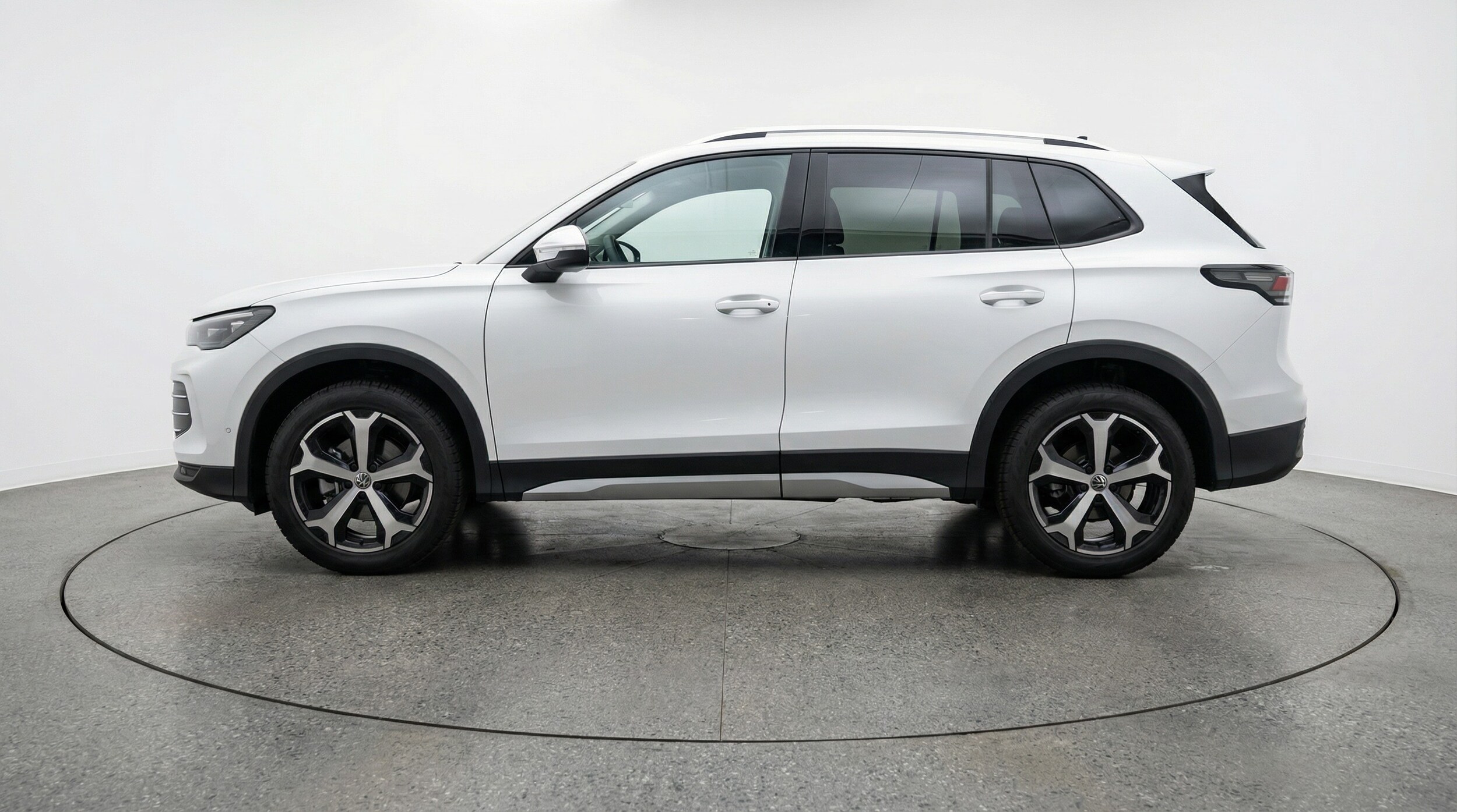 Thumbnail: 2026 Volkswagen Tiguan - 4