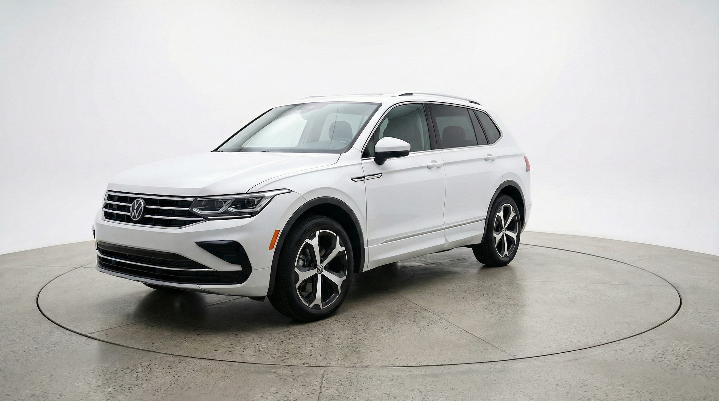 Thumbnail: 2026 Volkswagen Tiguan - 3