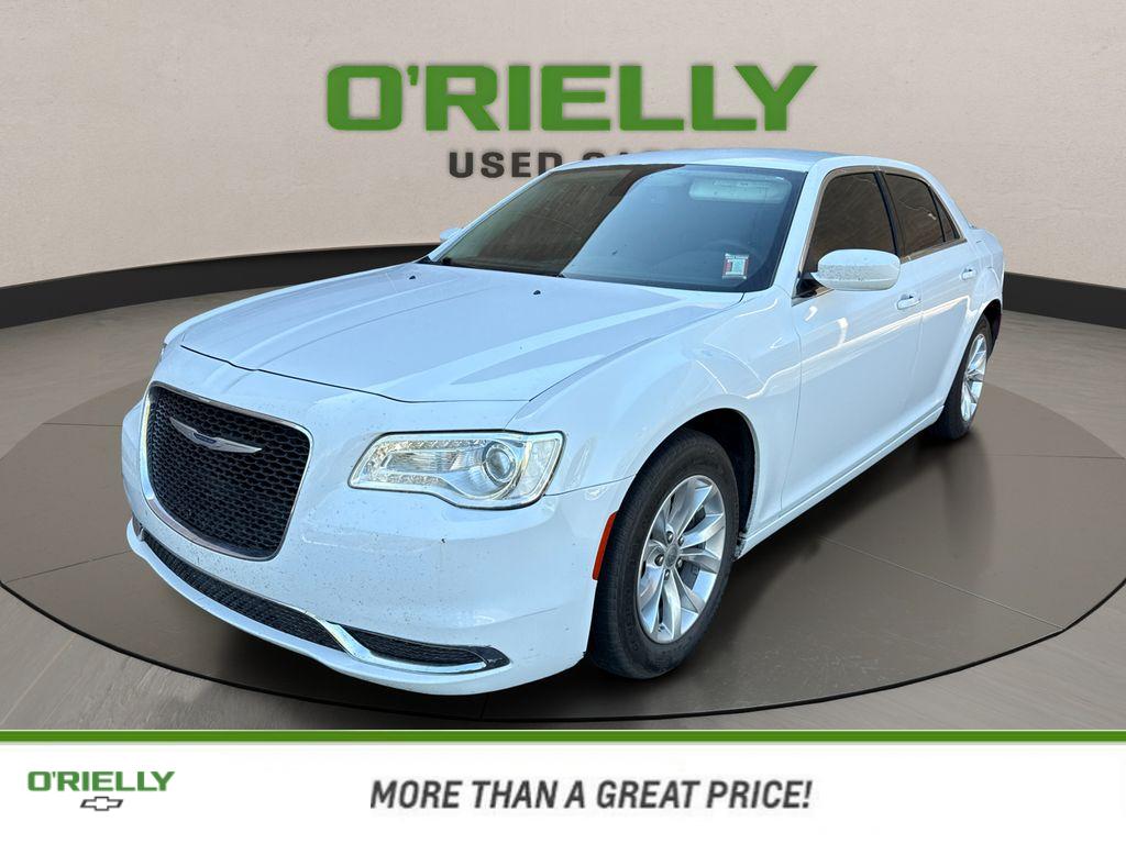 2022 Chrysler 300 Touring's photo