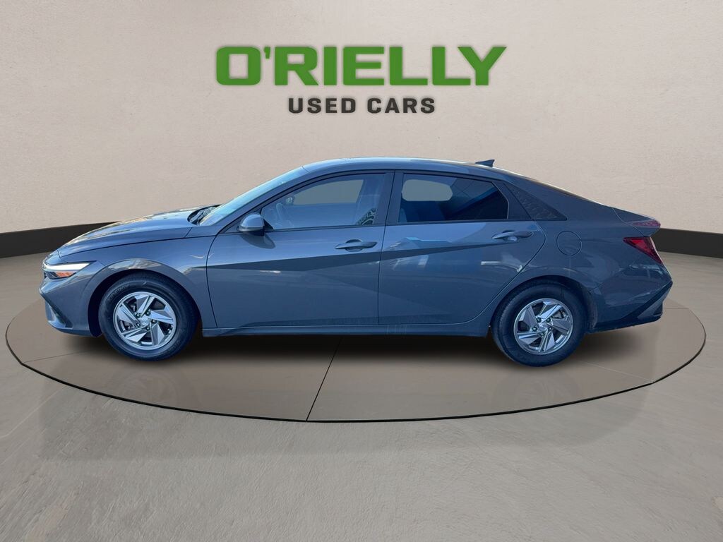 Used 2025 Hyundai Elantra SE Sedan
