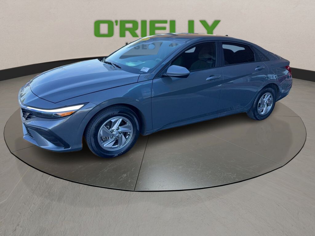 Used 2025 Hyundai Elantra SE Sedan