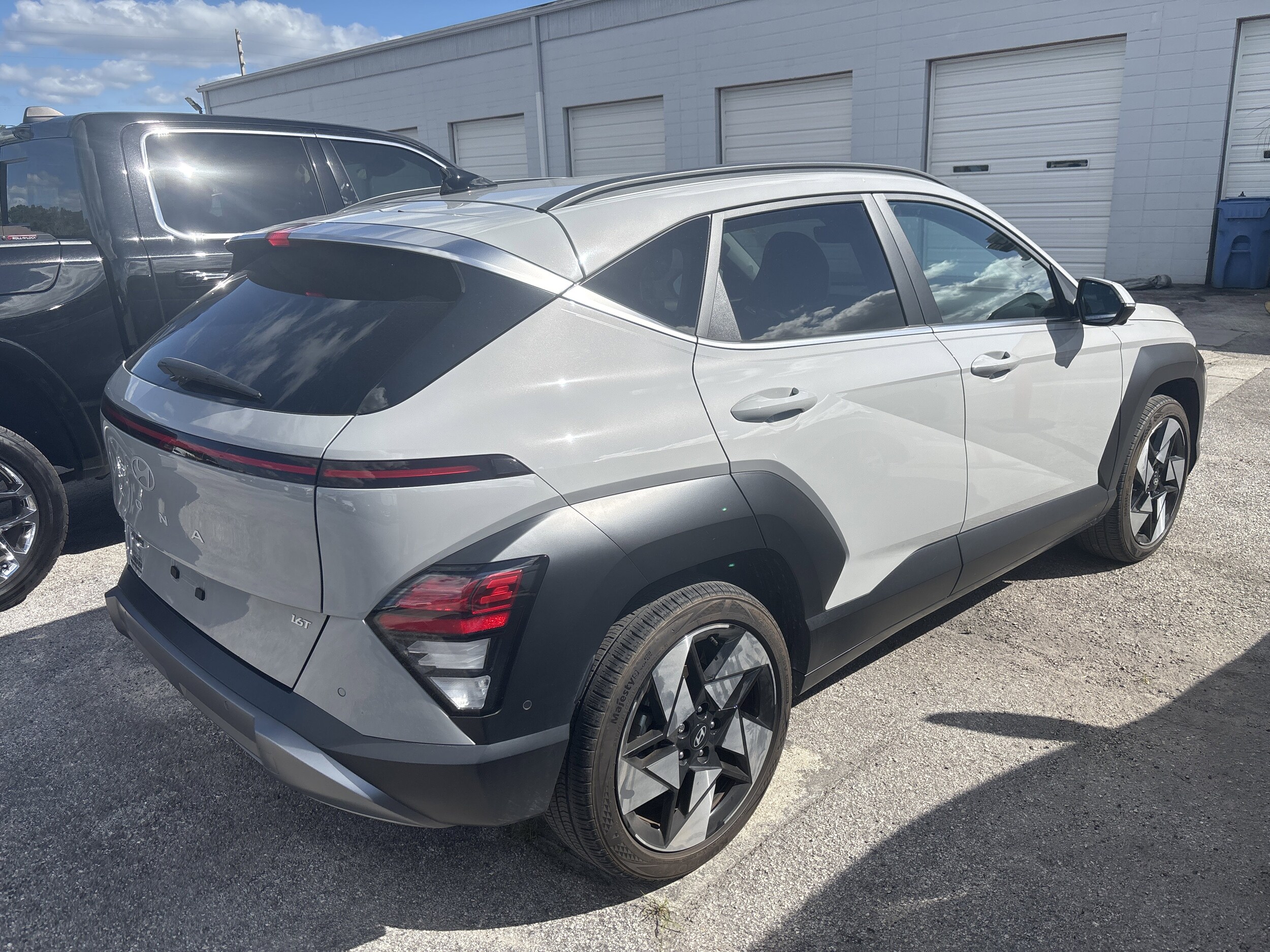 2024 Hyundai Kona Limited photo 3