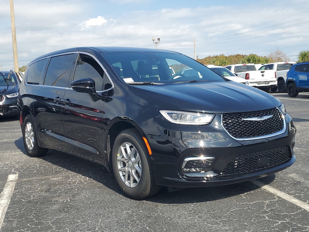 New 2026 Chrysler Pacifica Select Passenger Van