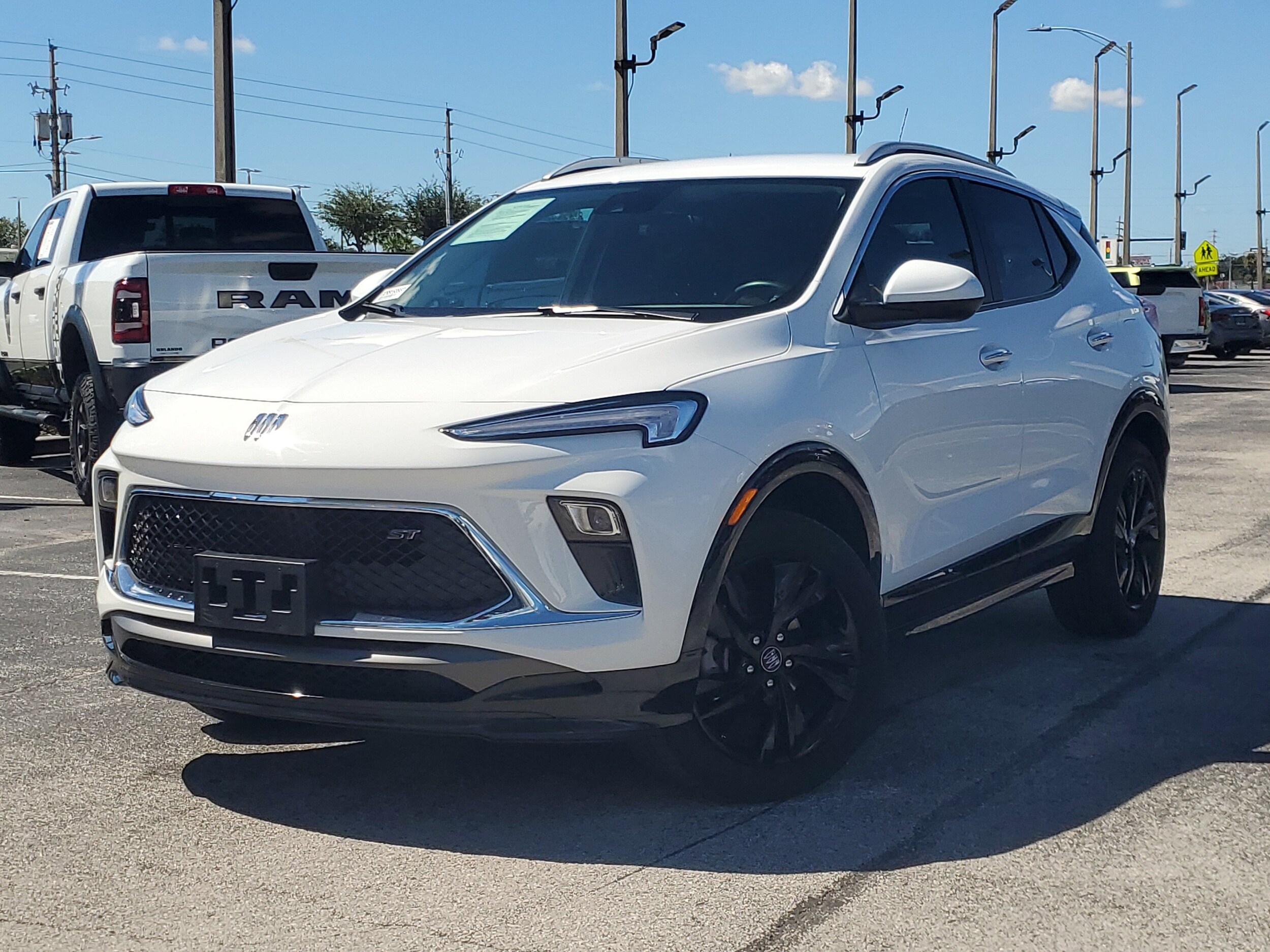 2024 Buick Encore GX Sport Touring photo 2