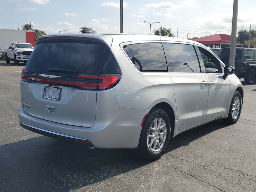 New 2026 Chrysler Pacifica Select Passenger Van