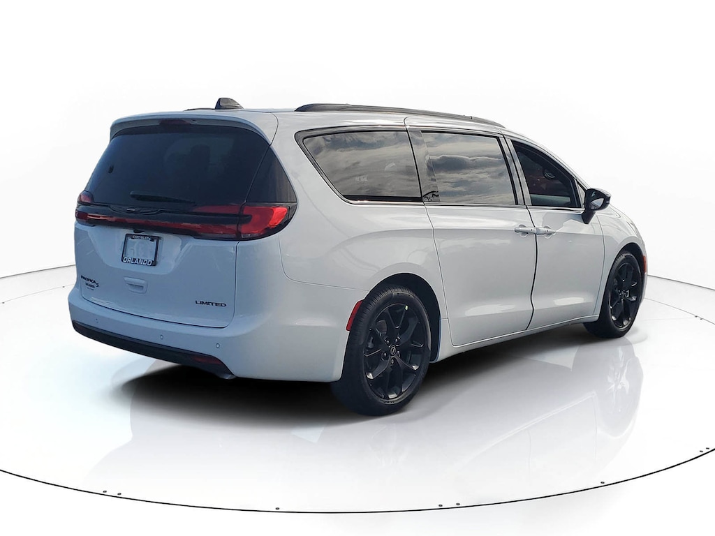 New 2026 Chrysler Pacifica Limited Passenger Van