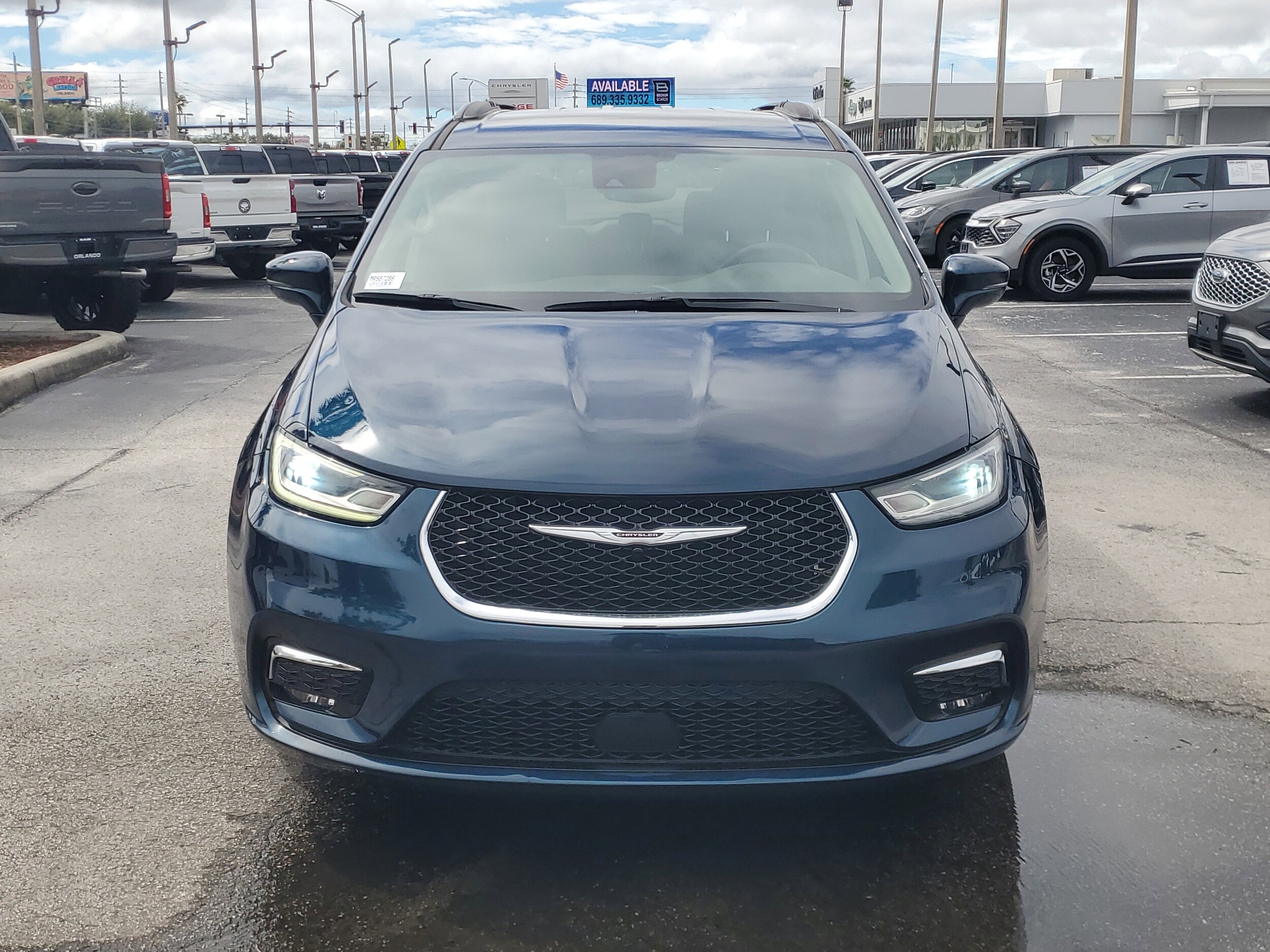 2021 Chrysler Pacifica Touring photo 2