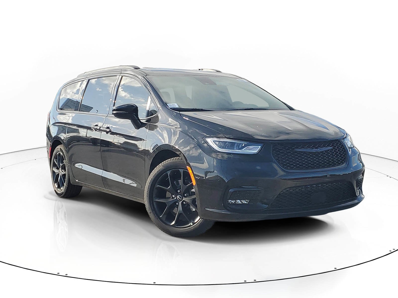 2026 Chrysler Pacifica Select's photo