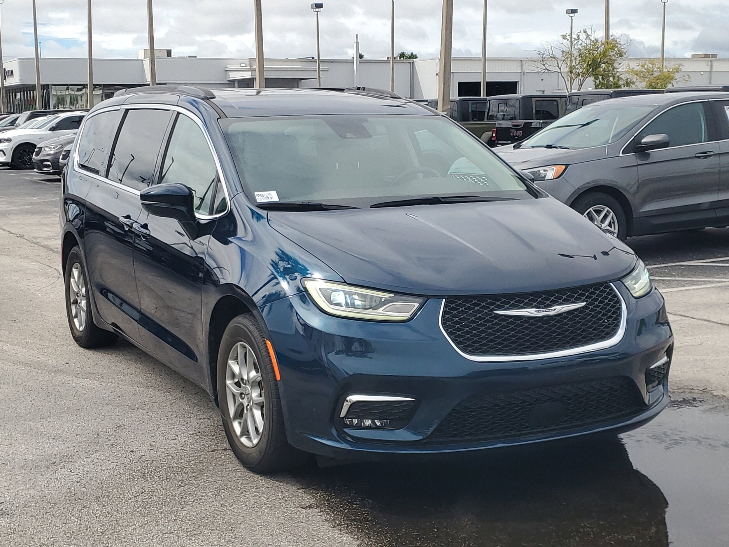 2021 Chrysler Pacifica Touring photo 3