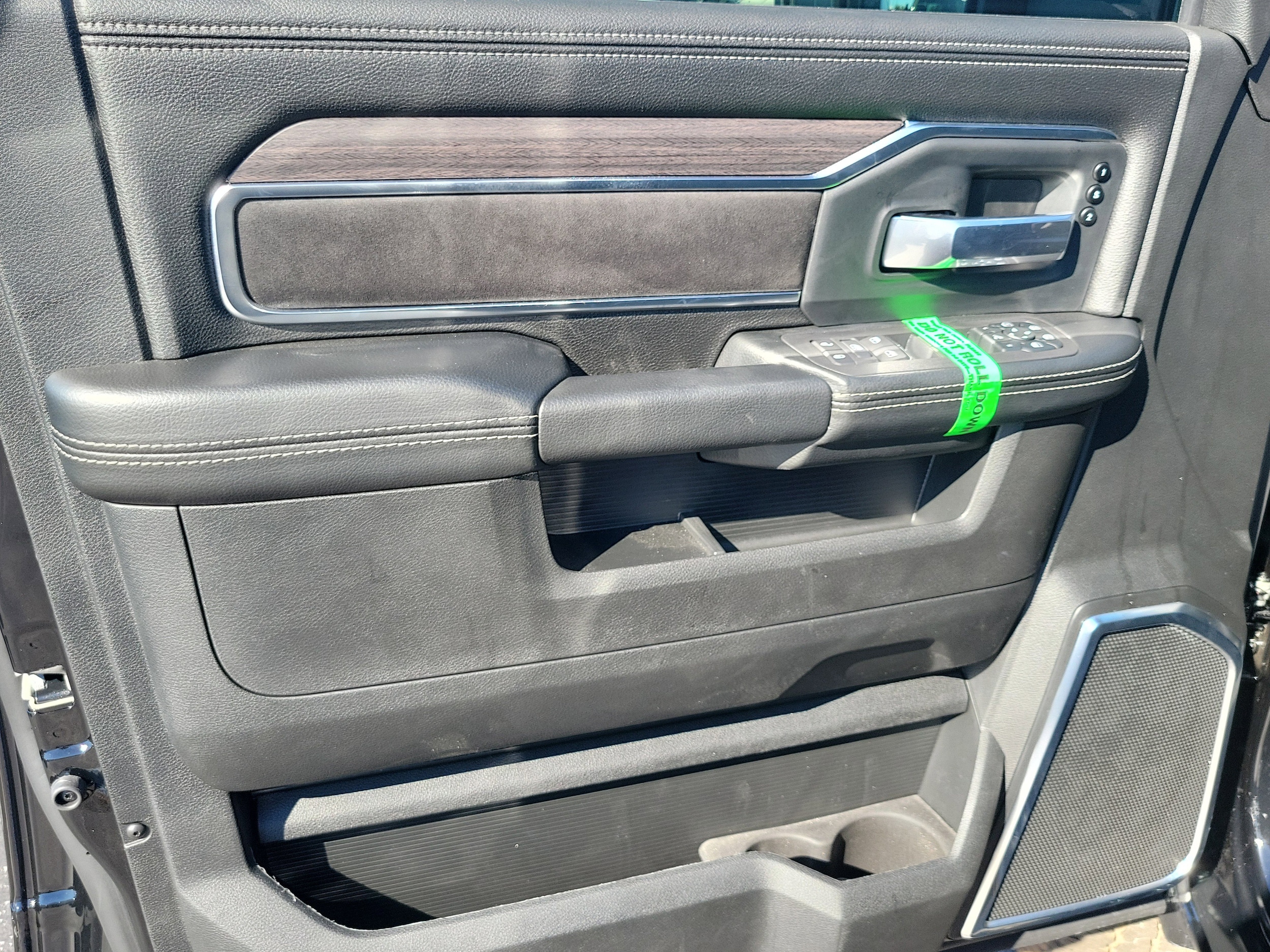 2026 RAM 2500 Laramie - Photo 8